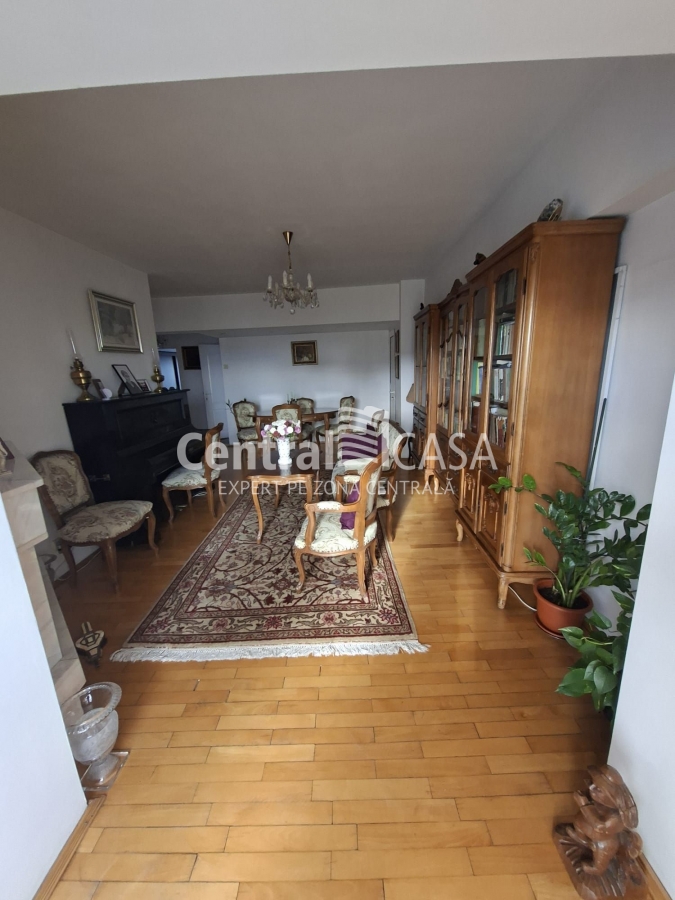 Apartament de vânzare cu 4 camere, Centru Civic